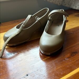 Girls tan tap shoes
